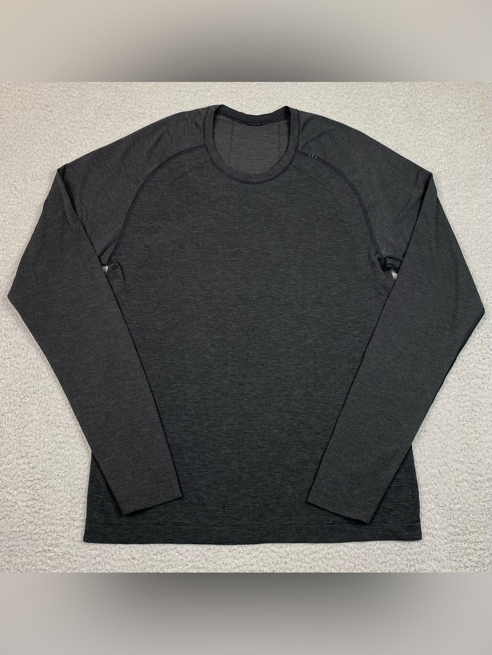 Lululemon Shirt Men's Size M Gray Metal Vent Tech Long Sleeve Athletic Gym EUC